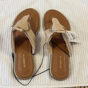 New . Liz Claiborne size 7 sandals. Beige color